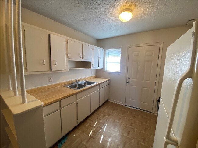 Photo - 4211 Rockingham St