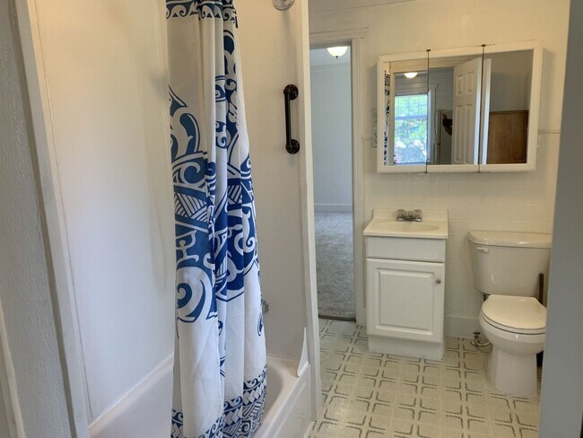 Photo - PRELEASING: 2 bedroom/1 bath house on larg...
