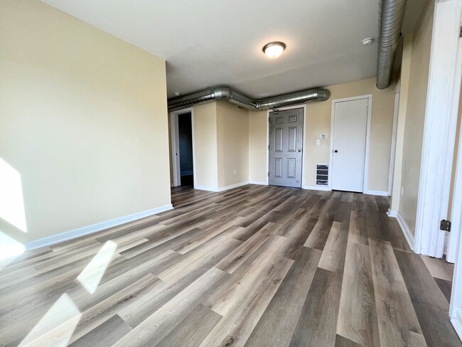 Building Photo - 86 Hawley St Unit 4- 3rd Floor Rental