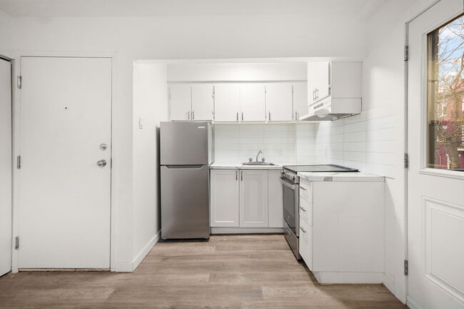 Building Photo - 1600 Rue Alexandre-DeSève