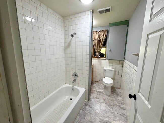 Photo - 871 Baird St Unit B