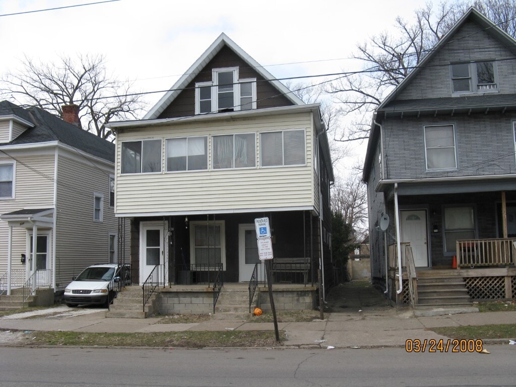 Photo - 540 E 7th St