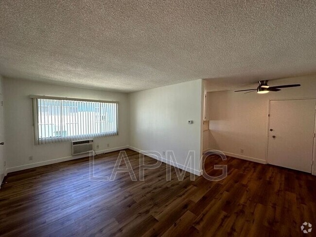 Building Photo - 233 N Hollywood Way Unit E Rental