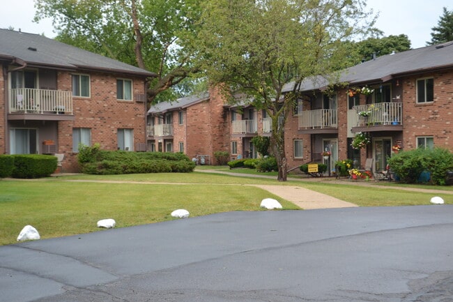Quail Hollow Apartments