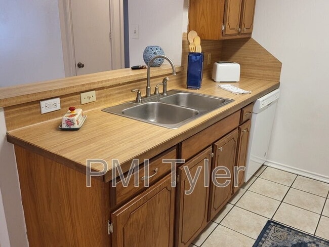 Photo - 16124 Shoshone Dr