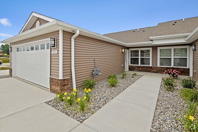 Building Photo - Redwood Batavia Township Rental
