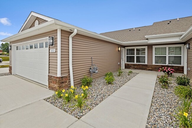 Building Photo - Redwood Batavia Township Rental