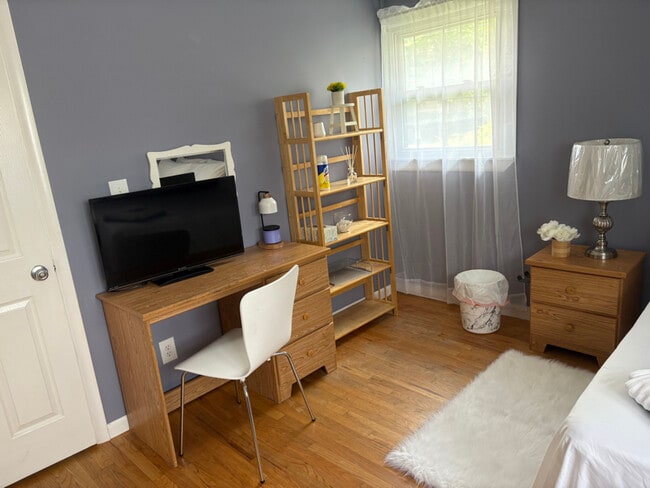 Photo - 107 Robert Dr Unit Room # 1