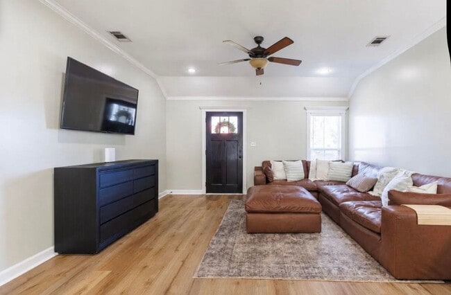 Photo - 901 Sugarberry Dr