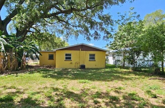 Photo - 3 Bedroom, 1 Bath House for rent in Lakeland *Move-In Special*