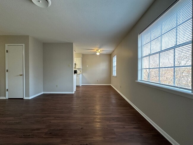 Photo - 209 Lecta Ave Unit 4