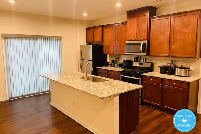 Photo - 315 King Closer Dr