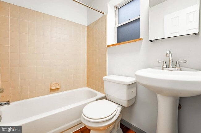 Photo - 1327 Snyder Ave Unidad 1C