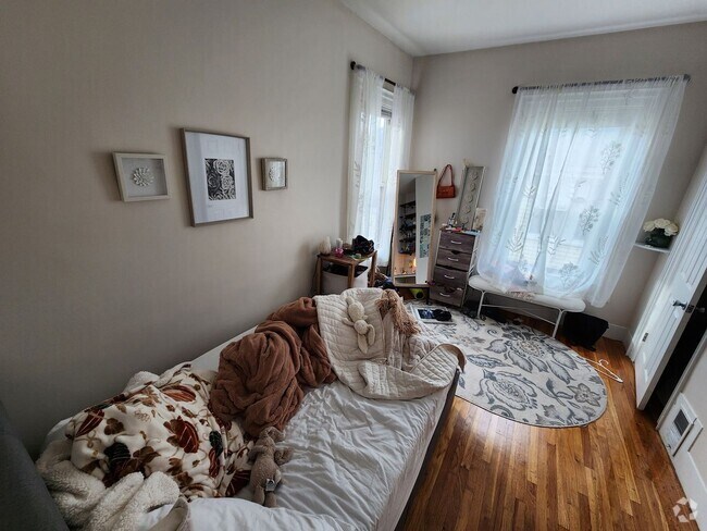 Building Photo - Top-tier and beautiful apartment
