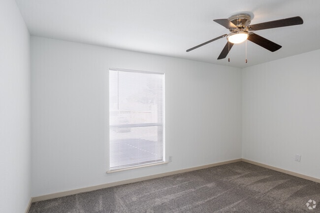 1BR, 1BA - 850SF - Bedroom