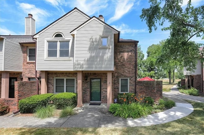 Photo - 9572 Maple Way