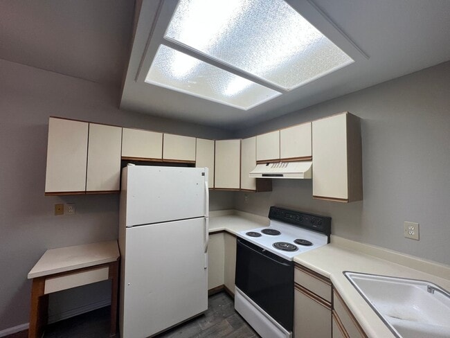 Photo - 1 Bed 1.5 Bath Townhome in Aurora!