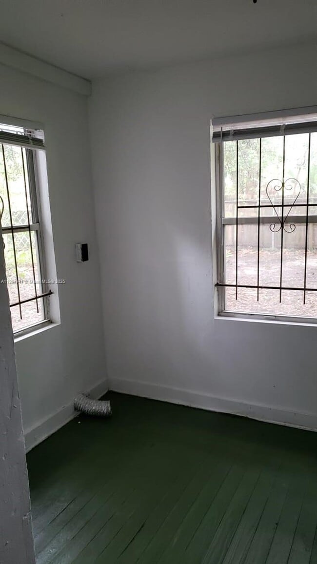 Photo - 1517 Logan St