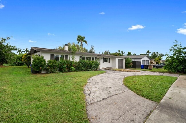 Building Photo - Beautifully Updated 2 bedrooms 1 bath Hous...