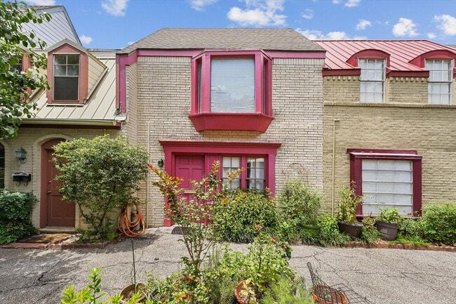 Updated 2-Bed, 2.5-Bath Condo in Sought-Af... - Updated 2-Bed, 2.5-Bath Condo in Sought-Af...