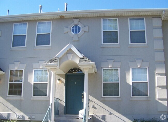 Building Photo - Updated Charleston Heights Townhome
