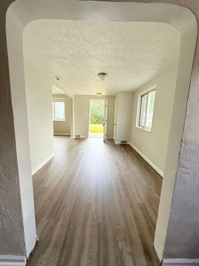 Photo - Spacious 3BD/1BA Single Family Home in Pen...