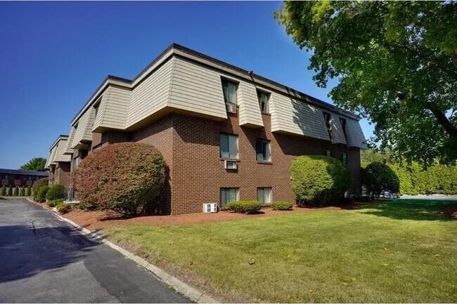 Building Photo - 13 Hallmark Gdns