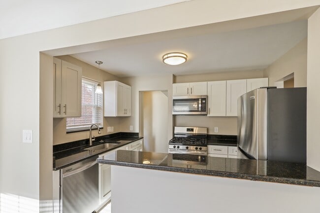 Photo - 1792 Roslyn Rd