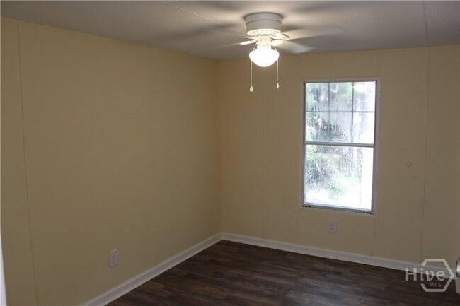 Building Photo - 161 Cherry St Rental