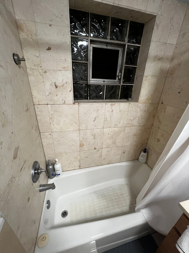 Photo - 4891 N Ashland Ave Unit Apt 3W