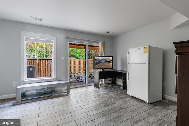 Photo - 8265 Glade Bank Dr