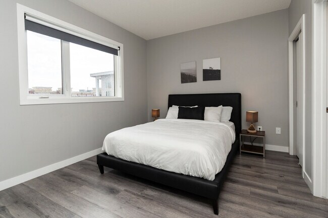 Photo - 11303-11105 105 Ave NW Unit ID1227819P