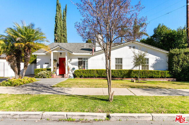 Building Photo - 18629 Linnet St Rental