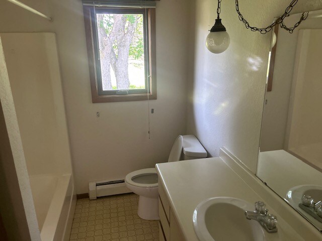 Photo - 505 School Rd NW