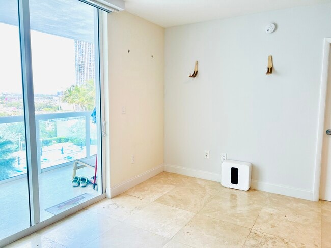 Balcony part of living room - 1800 N Bayshore Dr Unit 1502