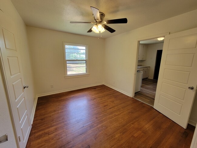 Photo - 1108 Hickory Ln