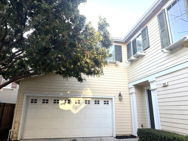 Photo - 305 MacArthur Way