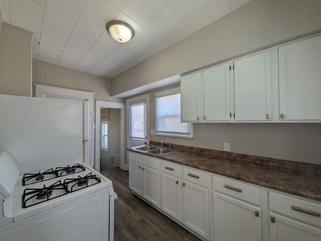 Building Photo - 2 Bedroom Home near Fairgrounds!