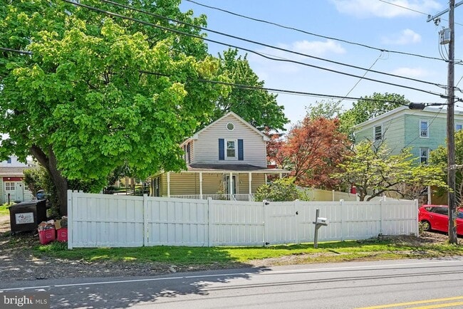 Photo - 504 W Pothouse Rd