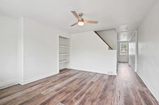 Photo - 5158 Gloster St