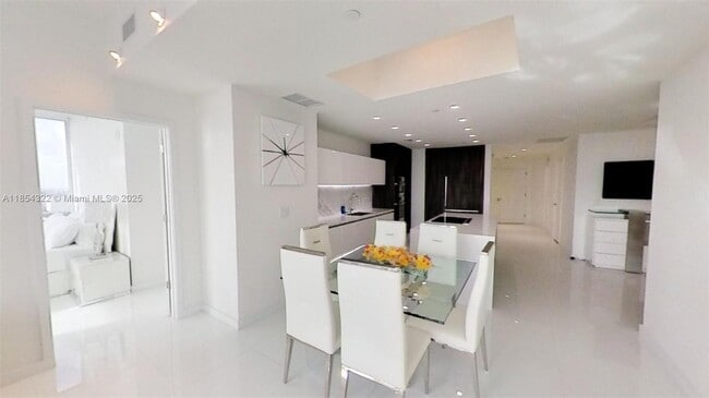 Building Photo - 851 NE 1st Ave Unit 2712 Rental