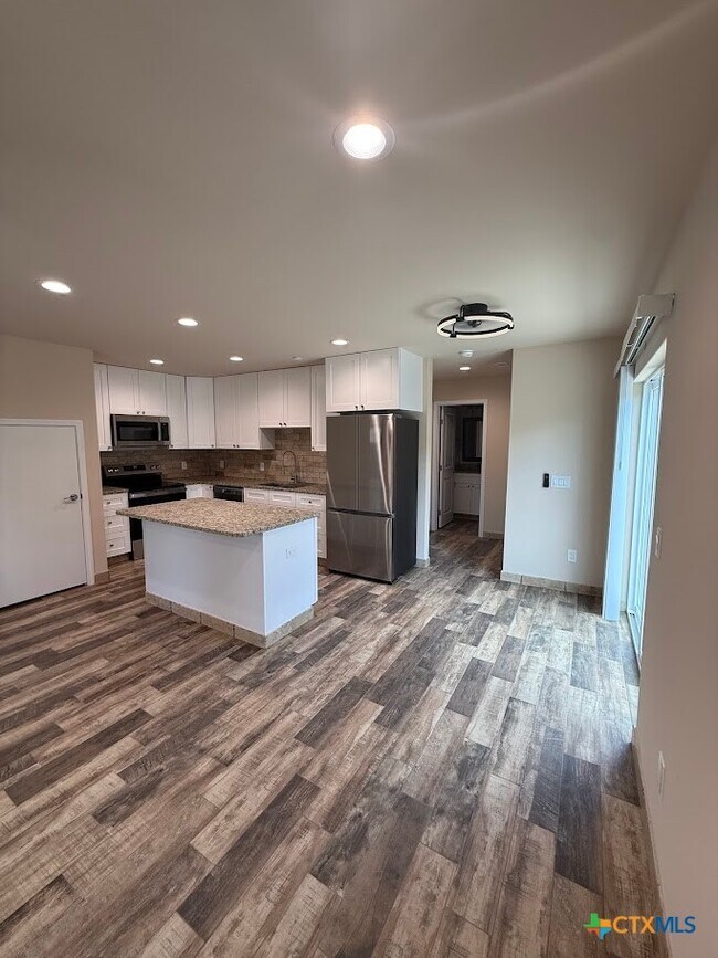 1008 Makayla Dr