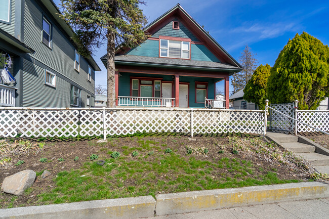 Building Photo - 1524 W Dean Ave Unit #4