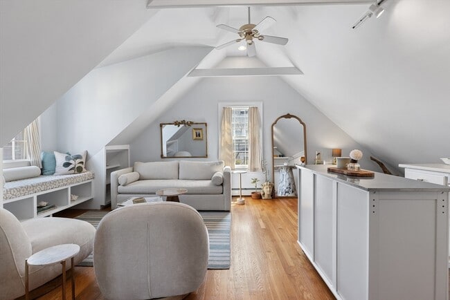 Building Photo - 3 Circle St Unit 3