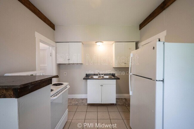 521 N Gladstone Ave Unit B