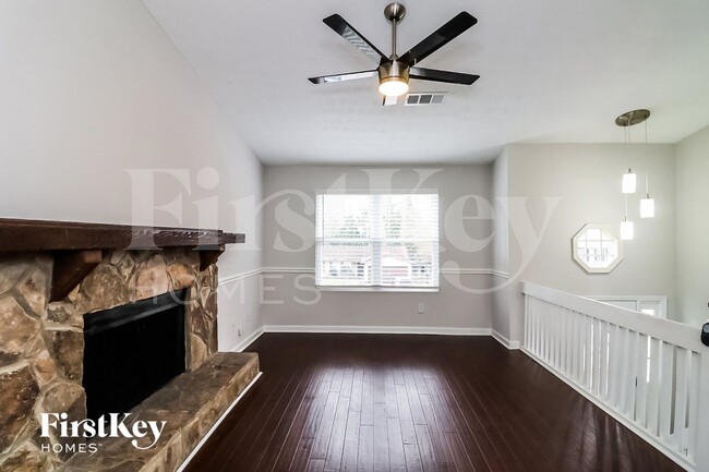 Photo - 405 Sheringham Ct