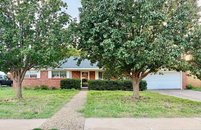 Building Photo - 2213 Culver Dr
