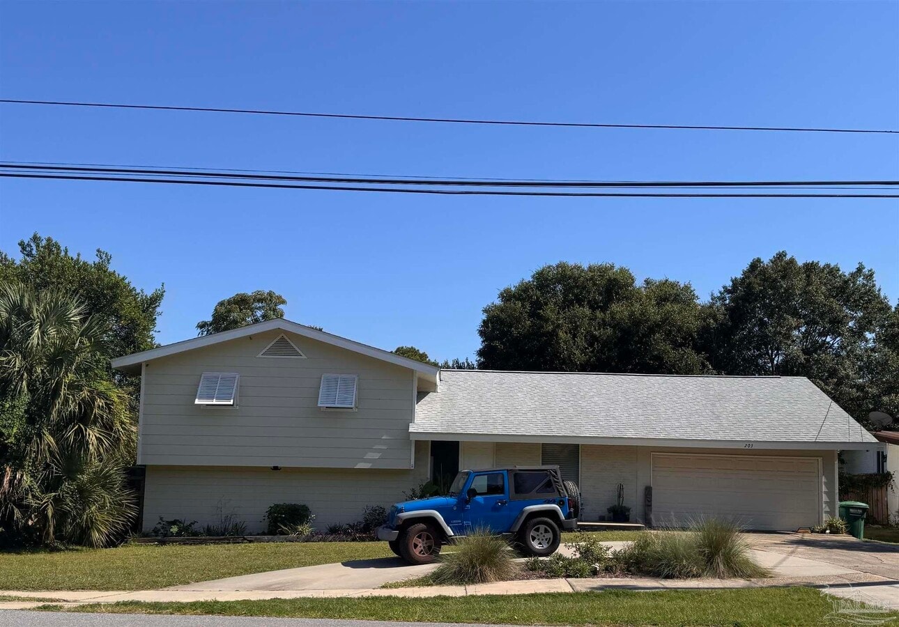 Photo - 203 Fairpoint Dr House