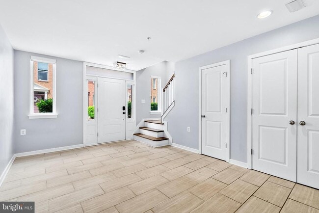 Photo - 1424 Trafalgar Ln