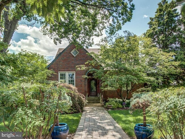 Photo - 3808 Cathedral Ave NW